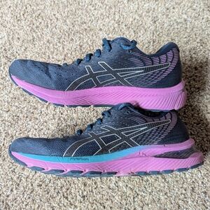 Women's Asics Gel Cumulus 22 Sneakers